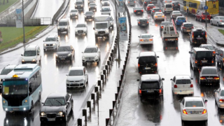 İstanbul'da yağmurun etkisiyle trafikte yoğunluk oluştu