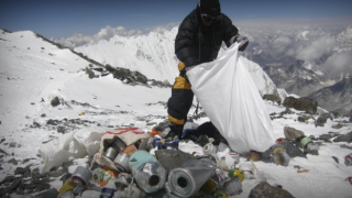 Mikro plastik kirliliği Everest Dağı'nın zirvesine ulaştı!