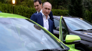 Putin, geçinmek için yolcu taşımak zorunda kalmış