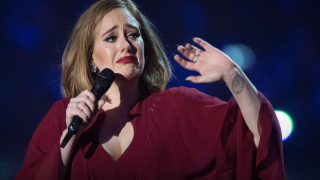 Adele kötü haberi gözyaşları içinde duyurdu: Çok utanıyorum