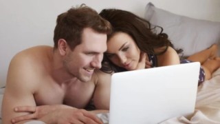Beraber porno izleyen çiftler daha mutlu