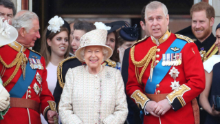 II. Elizabeth, Prens Andrew'un unvanlarını elinden aldı