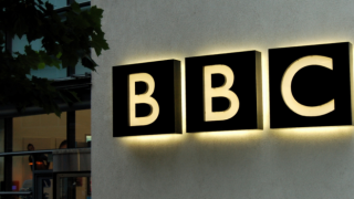 İngiltere, BBC payını 2027'de kaldırıyor