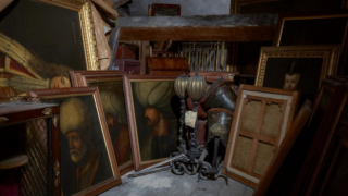 Osmanlı padişahlarının tabloları alıcısını buldu