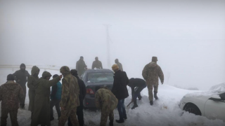 Pakistan'da yoğun kar yağışı! 21 kişi donarak öldü