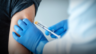 Sağlık Bakanı Koca, aşı olmayan yetişkin oranını açıkladı