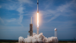 SpaceX roketi çok yakın da Ay'a çarpacak: Astronomlar uyardı