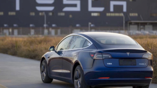 Tesla, 2021'de servetine servet kattı