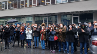 Digiturk çalışanları genel merkez önünde: Susma haykır 17'ye hayır