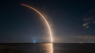 Elon Musk'ın SpaceX şirketinin 40 uydusu yanarak düştü