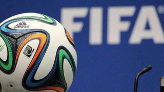 FIFA, uluslararası maçlarda Rusya bayrağı ve marşını yasakladı