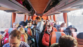 Kiev'den tahliye edilen Türk vatandaşları Romanya sınır kapısında ulaştı