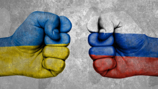 "Rus diplomatlar Ukrayna'dan ayrılmaya başladı"