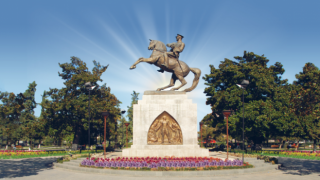 Samsun'un simgesi olan Atatürk Anıtı'na çirkin saldırı