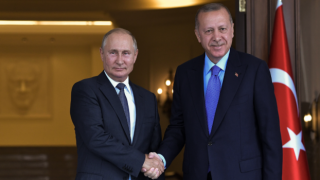 Vladimir Putin'den Cumhurbaşkanı Erdoğan ve eşi Emine Erdoğan'a geçmiş olsun mesajı