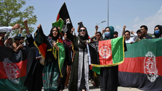 Afganistan bayrağı Taliban tarafından resmen yasaklandı