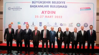 CHP'li büyükşehir belediye başkanları Kuşadası'nda bir araya geldi