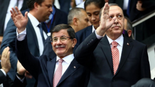Davutoğlu'ndan Erdoğan'a "yuvarlak masa" yanıtı: Bizi bırakın, işinizi yapın