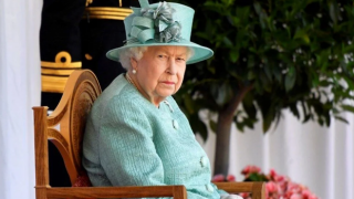 Kraliçe Elizabeth'ten Rusya'ya kültürel boykot