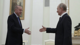 Putin, Azak Denizi'nde bekletilen gemilerin Türkiye'ye geçişine izin verecek
