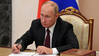 Putin: Batı'nın yaptırımları, Rusya'ya savaş ilan etmeye yakın