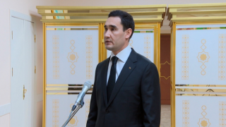 Türkmenistan’ın yeni devlet başkanı Serdar Berdimuhamedov yemin ederek göreve başladı