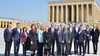 TÜSİAD Yönetim Kurulu Anıtkabir'i ziyaret etti