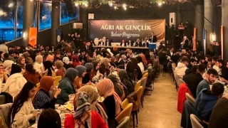 Ağrı Gençlik Kolları’nın sahur programına, AK Parti'li Durgut'tan savunma