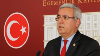 AK Parti'li Mehmet Metiner, MHP'den istifa eden Baki Ersoy'a destek verdi
