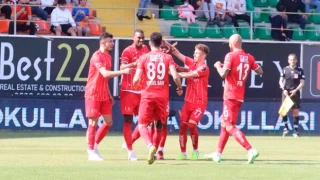 Antalyaspor, Alanyaspor'u 3-1'le geçti