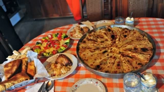 Arnavut mutfağının eşsiz lezzeti, pidelerin kraliçesi: "Fliya"