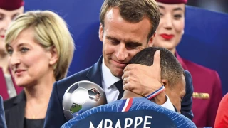 Fransa Cumhurbaşkanı Macron, Mbappe'nin Paris'te kalması için devreye girdi