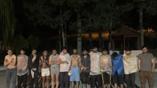 Kırklareli'nde sınır hattında yarı çıplak halde 84 düzensiz göçmen yakalandı