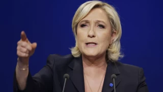 Marine Le Pen: Seçilirsem kamusal alanda başörtüsü yasak olacak