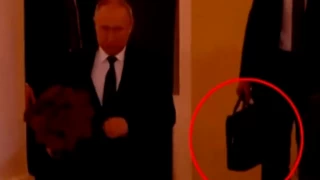 Putin, nükleer çantasıyla birlikte cenaze törenine katıldı