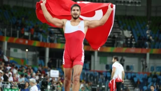 Taha Akgül, 9. Avrupa şampiyonluğunu hocasına armağan etti