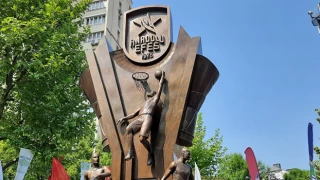 Anadolu Efes’in Euroleague şampiyonluk heykeli törenle açıldı