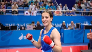 Buse Naz Çakıroğlu, Dünya Kadınlar Boks Şampiyonası'nda çeyrek finalde