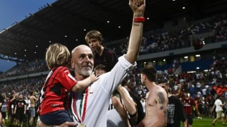 Milan teknik direktörü şampiyonluk madalyasını çaldırdı