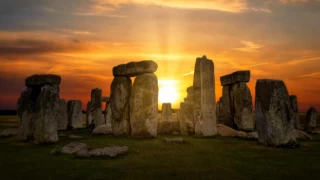 Stonehenge’in gizemine şimdi de dev çukurlar eklendi