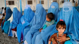 Taliban, kadınlar için burkayı yeniden zorunlu kıldı