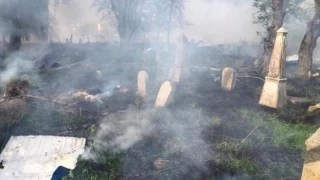 Ukrayna'da Yahudi mezarlığı bombardımandan zarar gördü