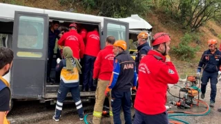 Balıkesir'de feci kaza: 6 ölü, 15 yaralı