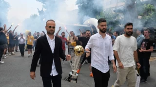 Şampiyonluğa ulaşan İstanbulspor camiası İstanbul Erkek Lisesi’nde bir araya geldi