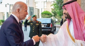 Biden’ın Suudi Veliaht Prens Selman’la yumruk tokuşturması tepkilere neden oldu