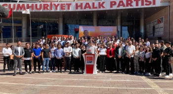 CHP Gençlik Kolları’ndan AK Parti’ye sürpriz kargo