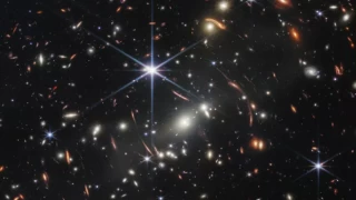 James Webb Teleskobu, evrende insan gözünün gördüğü en eski galaksiyi keşfetti