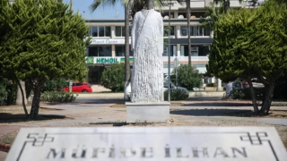 Türkiye’nin seçilmiş ilk kadın il belediye başkanı Müfide İlhan’ın heykeline saldırı