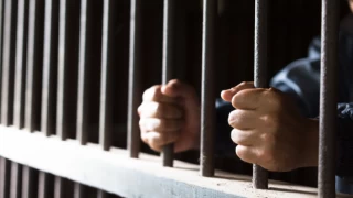 Maltepe'de bir avukat, tutukluya uyuşturucu temin etti