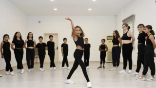 Muratpaşalılar, ‘Salon Dansları Topluluğu’ olarak yarışmalara hazırlanıyor